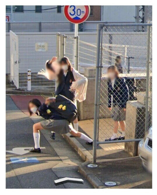 로드뷰에 찍힌 일본 여중생쟝들.jpg_2.jpg