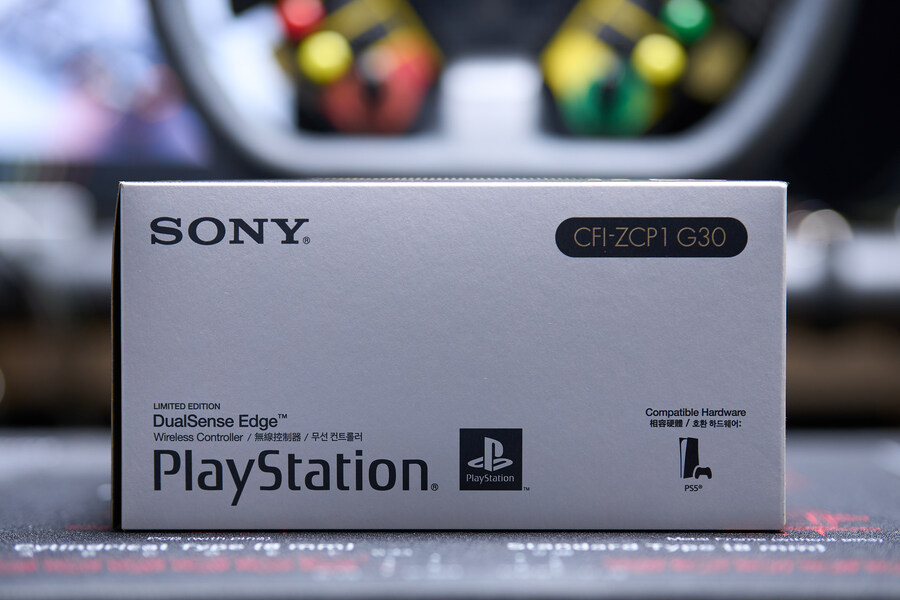 PS 30주년 듀얼센스 엣지 오픈 사진들_2.jpg