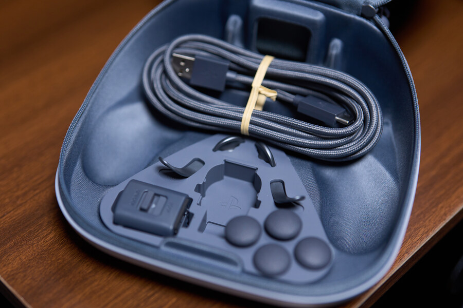 PS 30주년 듀얼센스 엣지 오픈 사진들_13.jpg