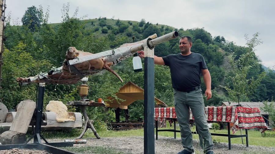 1200파운드(544kg) 황소 통째로 굽는 유튭 썸네일_4.png