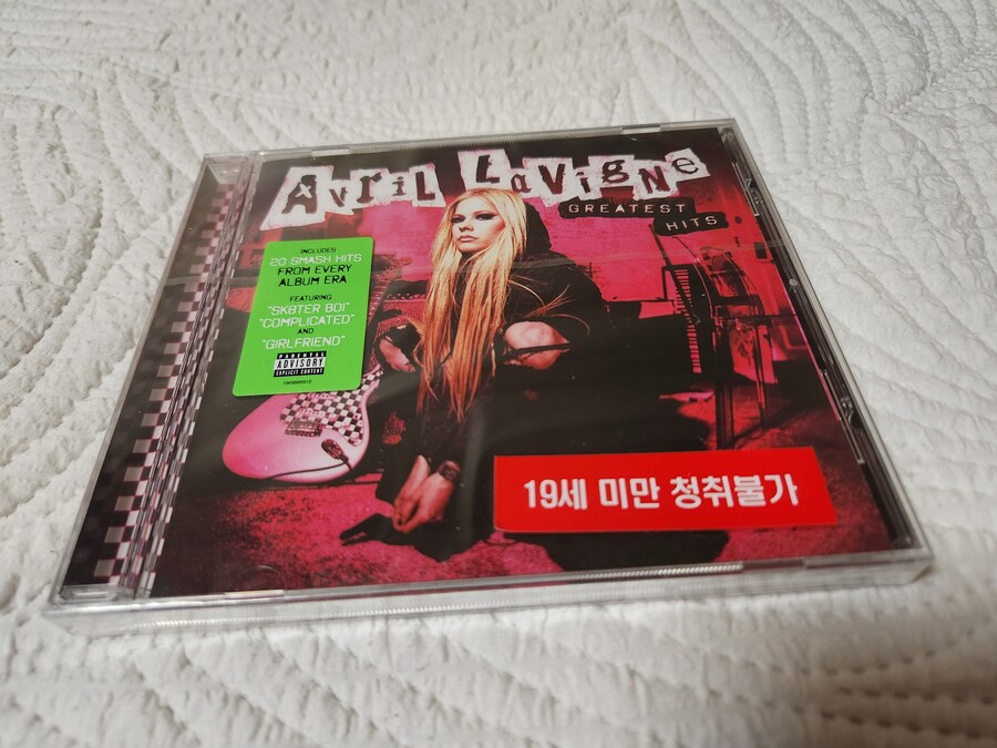 에이브릴 라빈 GREATEST HITS_1.jpg