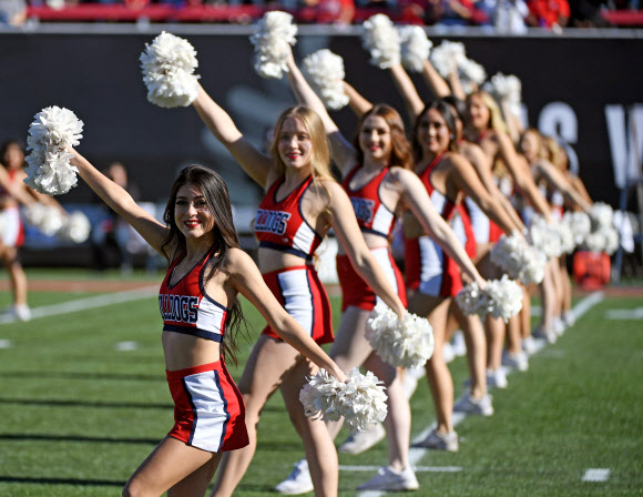 미국식 학원물이나 청춘물에선 있을 수 없는 학생 클리셰_6.jpg