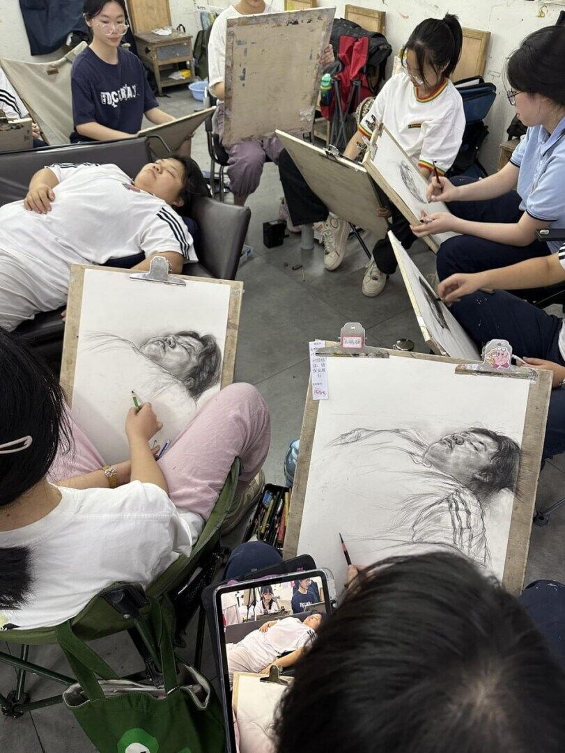 미대에서 함부로 자면 안되는 이유_1.jpg