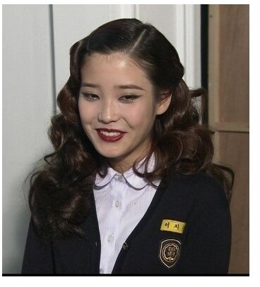 아이유 교복사진_1.jpg