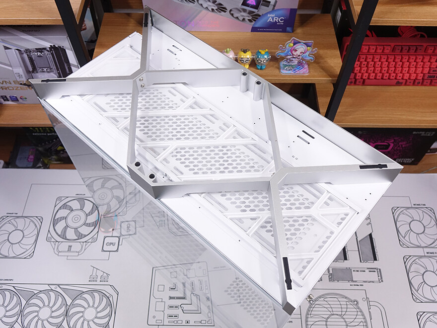 차별화된 플래그십 미들타워 어항케이스! - TRYX LUCA L70_57.jpg