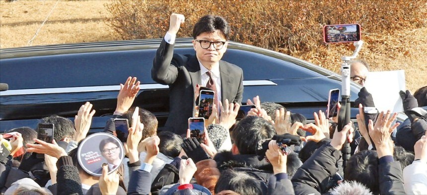 떠나는 한동훈 "극단세력 동조땐 보수 미래 없다"_1.jpg