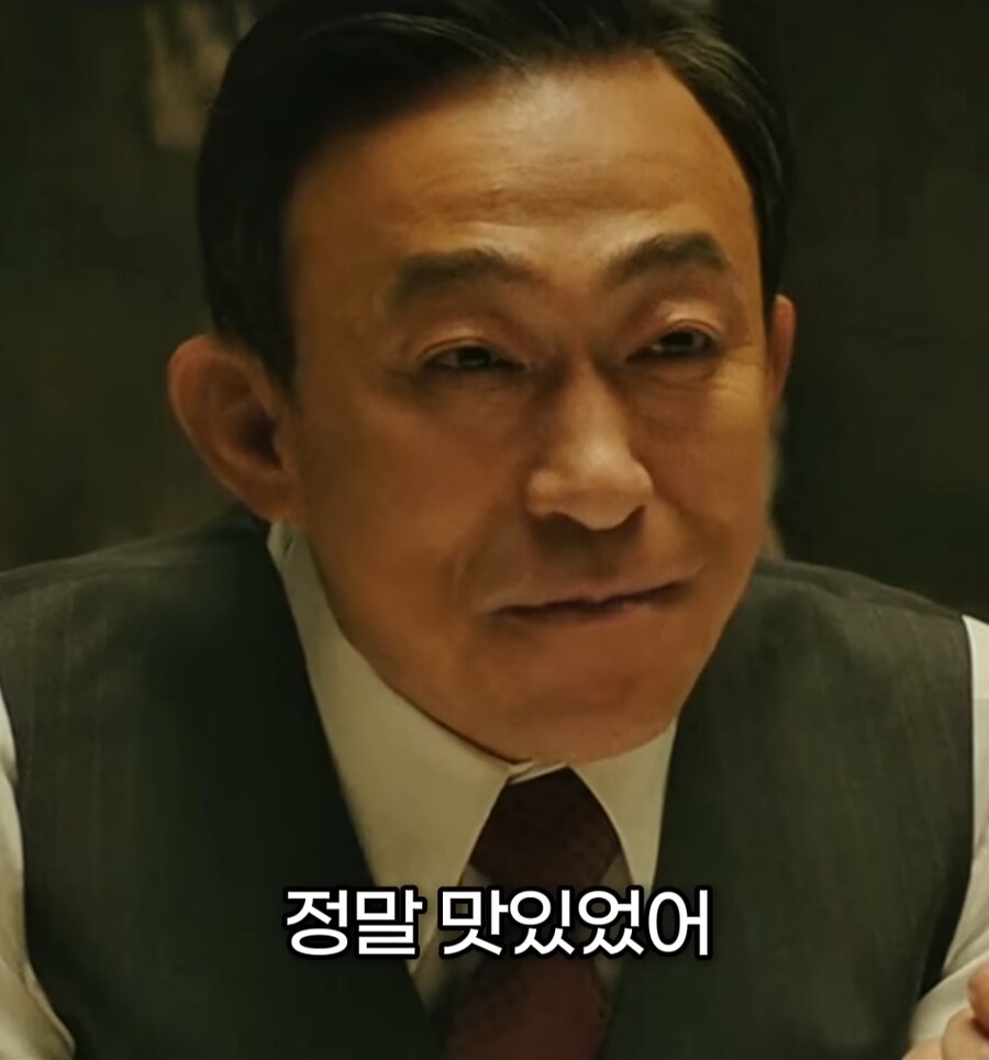 남산의 부장들) 막사 장면_10.png