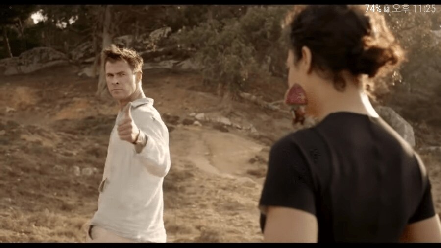 맨인블랙이 불편한 여성요원.jpg_4.png