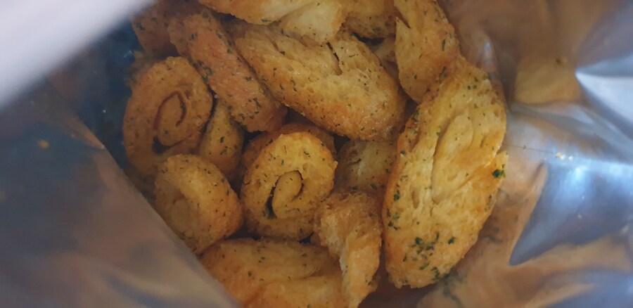 유게에서 별로라고 말이 많은 빵부장 마늘빵 맛 뜯었어요_2.jpg