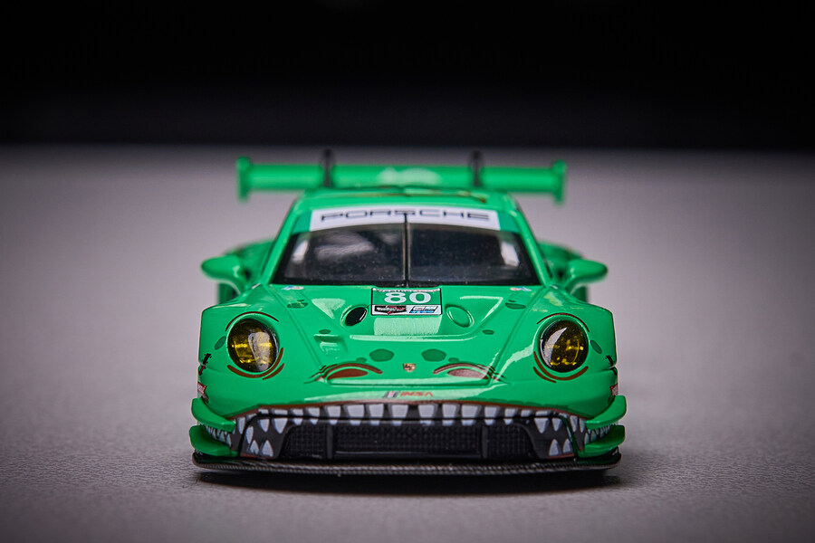 1:64 MiniGT Porsche 911 2023 IMSA_2.jpg