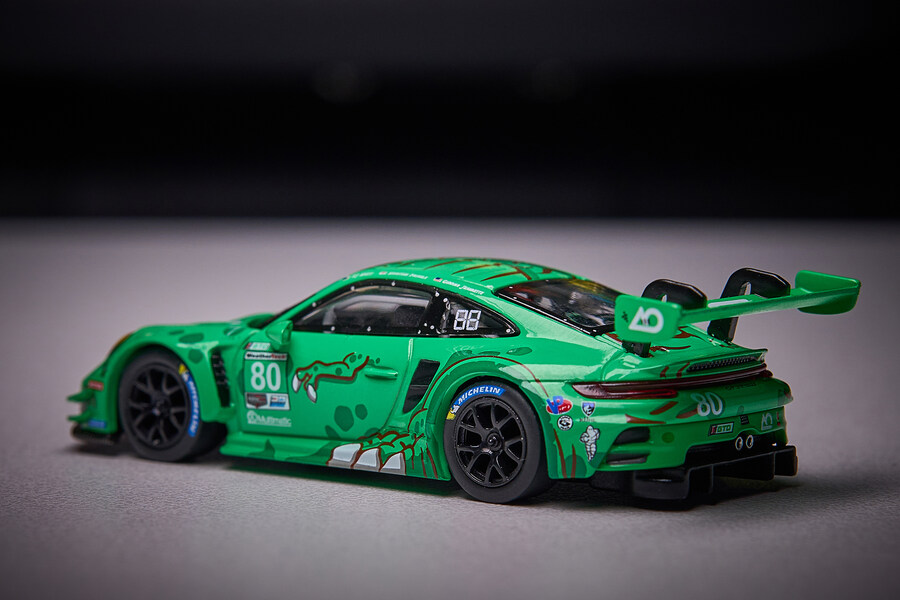 1:64 MiniGT Porsche 911 2023 IMSA_4.jpg