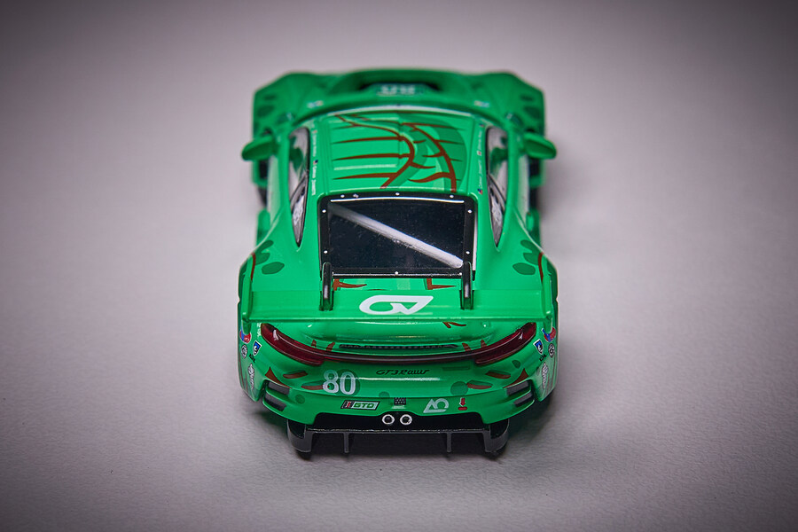 1:64 MiniGT Porsche 911 2023 IMSA_12.jpg