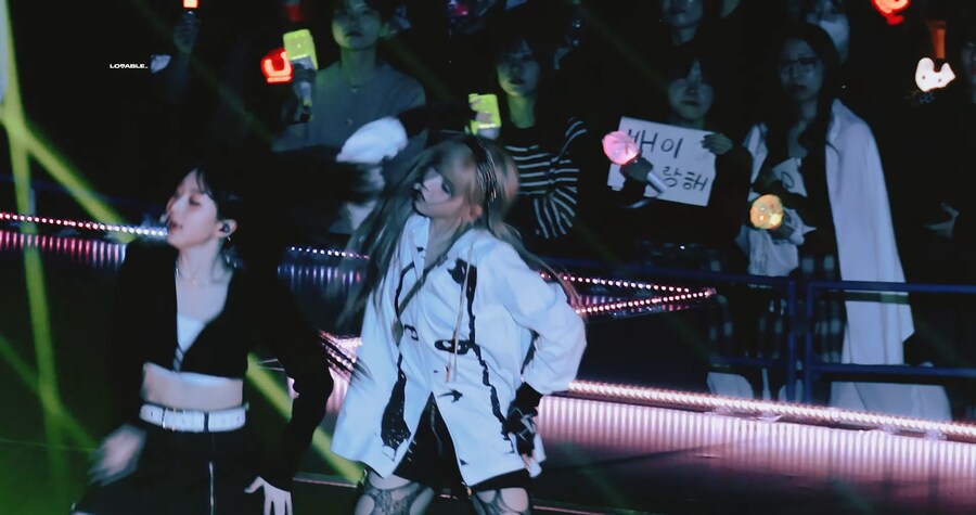 어느 아이돌의 일상과 무대 위의 모습.jpg_2.png