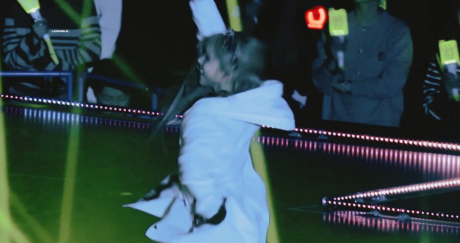 어느 아이돌의 일상과 무대 위의 모습.jpg_7.png