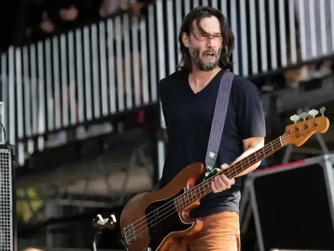 베이스가 압도적으로 유명한 밴드_6.webp