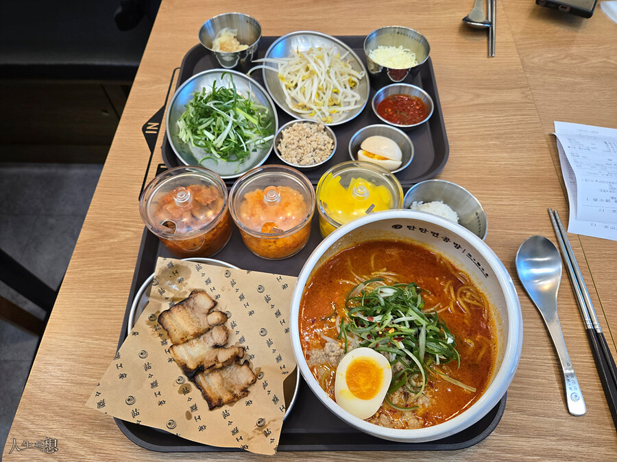 얼큰 돼지국밥, 풀(Full) 토핑 탄탄면._7.jpg