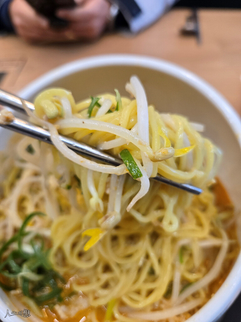 얼큰 돼지국밥, 풀(Full) 토핑 탄탄면._9.jpg