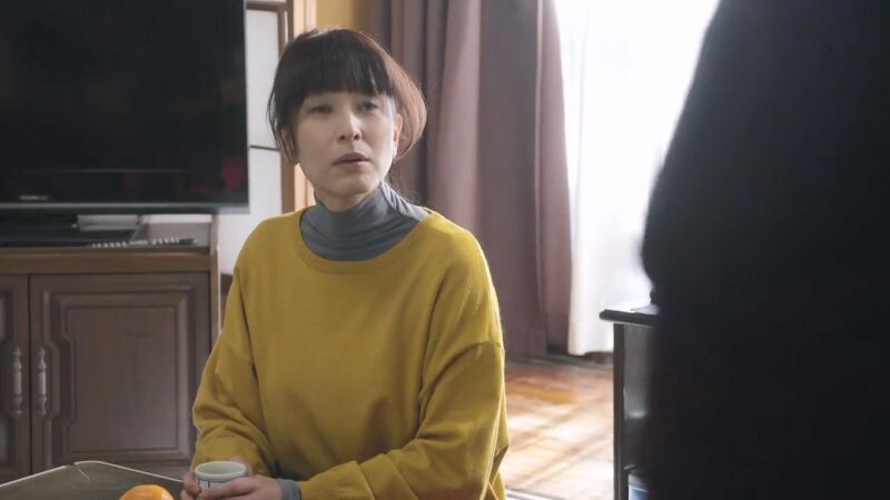 이런시간에 일도 안하고 남자들이랑 노가리 까고 있는거야 아줌마?_5.jpg