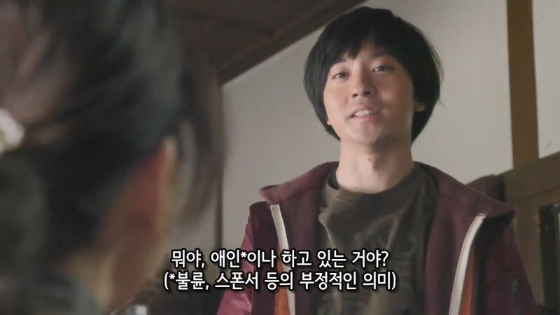 이런시간에 일도 안하고 남자들이랑 노가리 까고 있는거야 아줌마?_13.jpg