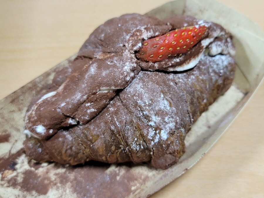 파리바게트) 생딸기 티라미수 크로와상_1.jpg