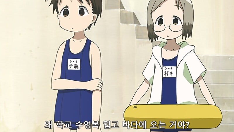 여름 바닷가에서 음란한 몸매를 과시하는 20살 전문대생_2.jpg