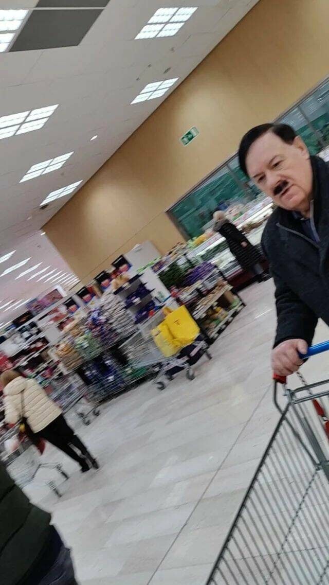 히틀러가 미대에도 정치에도 관심이 없었다면?_1.jpg