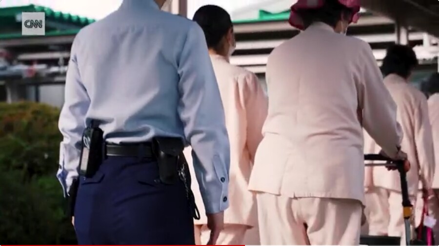 일본 근황 "스스로 감옥에 가는 노인들"_3.png