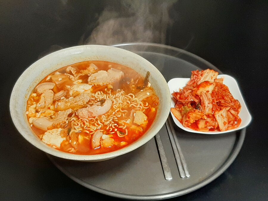 순두부 열라면 (feat. 돼지고기)_3.jpg
