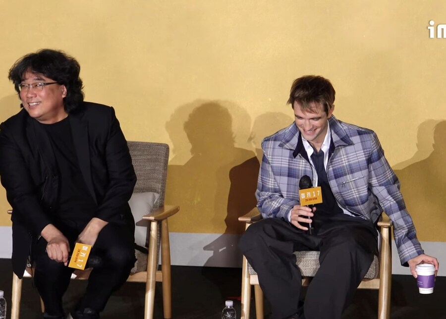 영화) 로버트 패틴슨 "봉준호 감독님같은 분은 전세계에 4,5명 뿐"_8.jpg