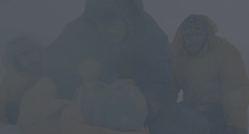 남극기지에서 도망치는 동료를 쫓는 남자들_12.jpg