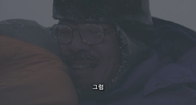 남극기지에서 도망치는 동료를 쫓는 남자들_23.jpg