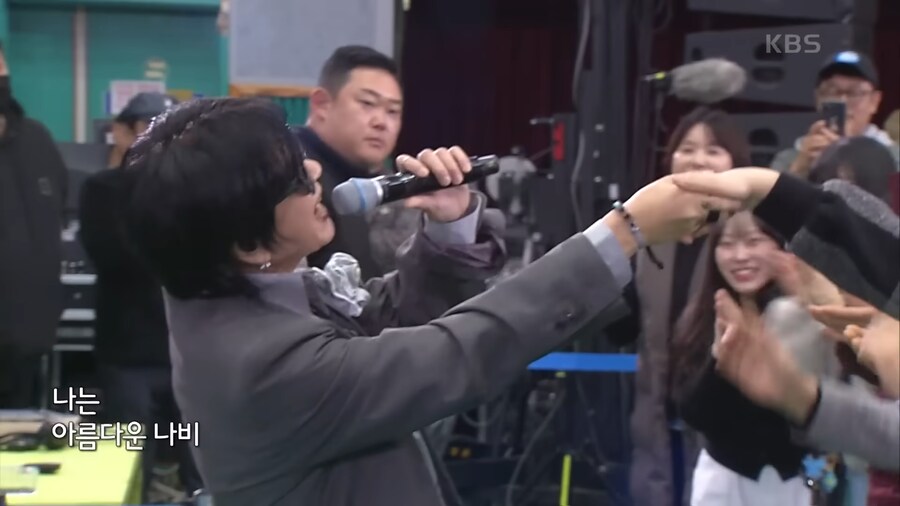 수상할 정도로 노래 실력이 출중한 전국노래자랑 출연자.jpg_8.png