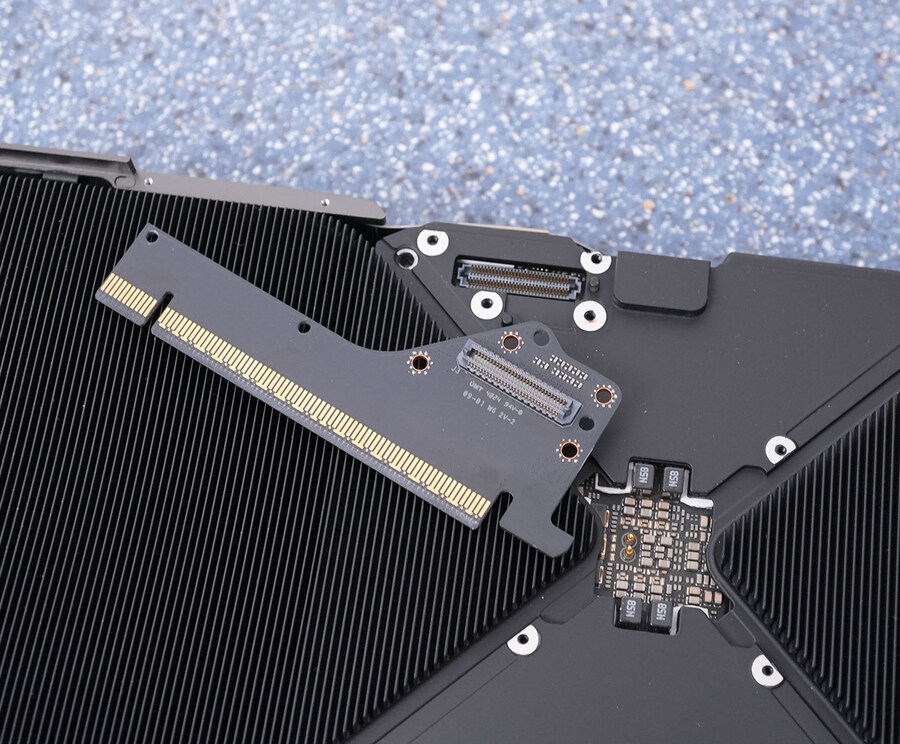 지포스 5090, PCIe 라이저 카드 호환성 문제 있음ㅇㅇ._1.jpg