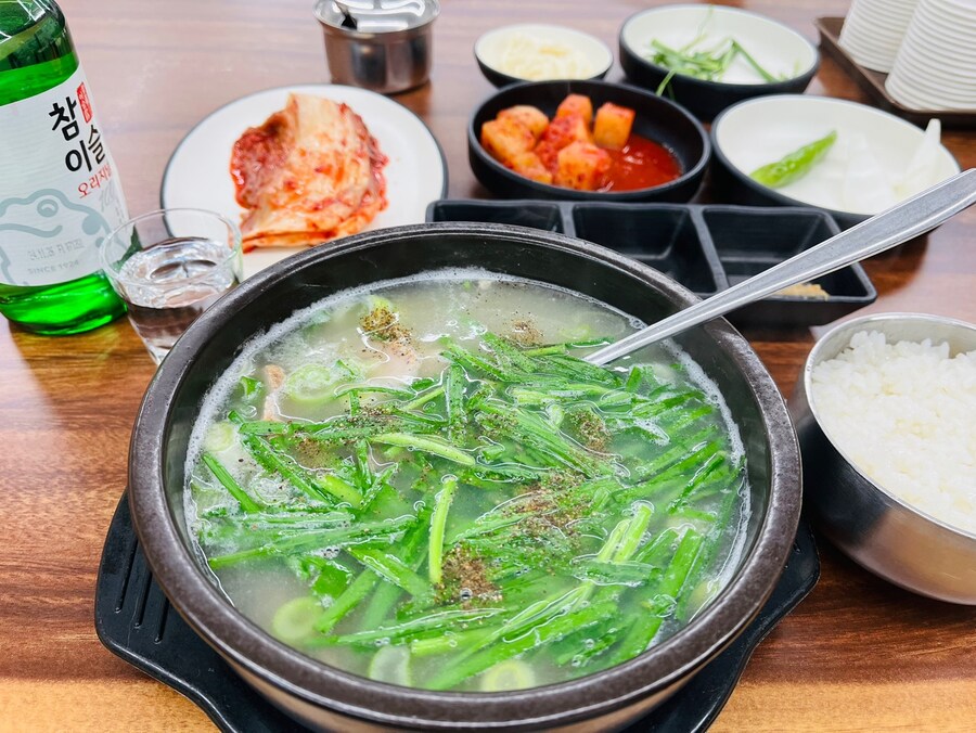 돼지국밥 특에 참이슬 빨뚜 혼술_1.jpg
