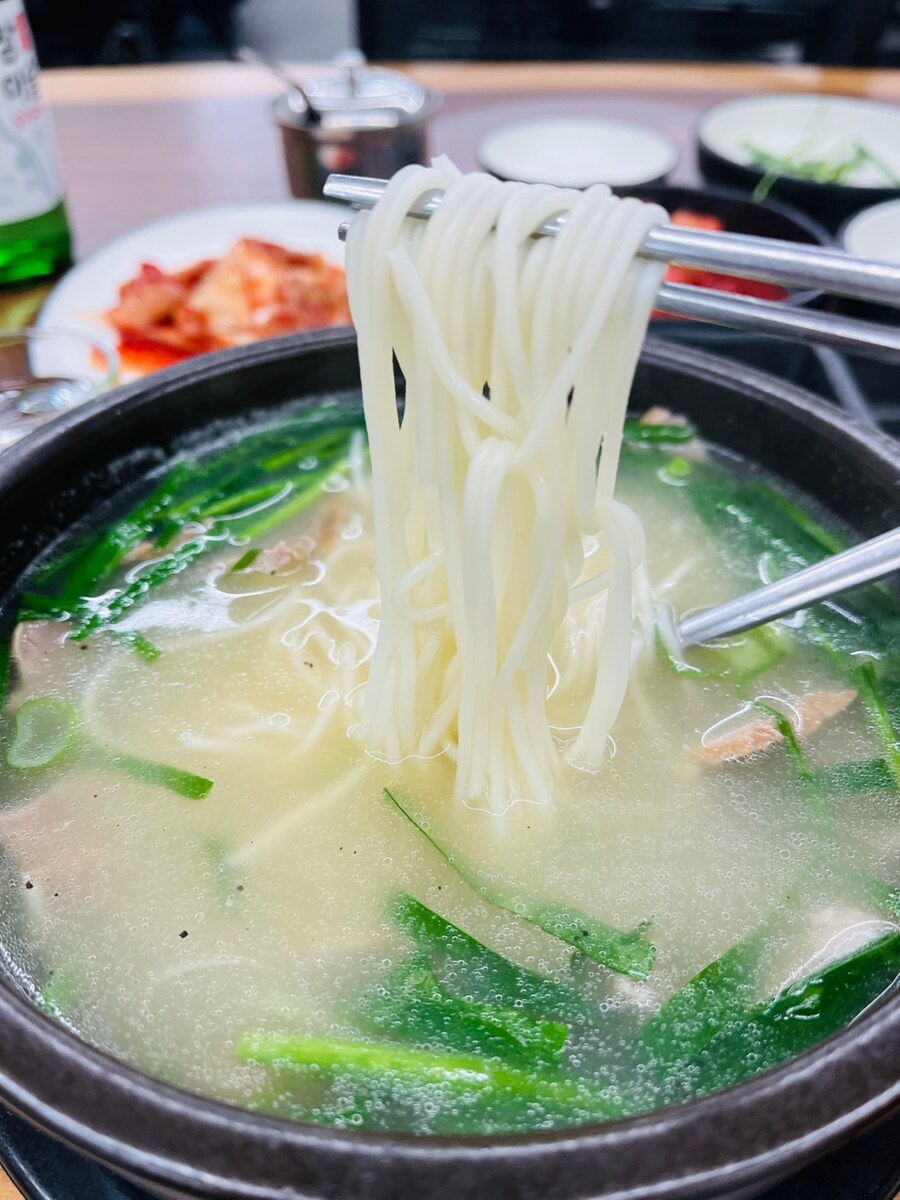 돼지국밥 특에 참이슬 빨뚜 혼술_3.jpg