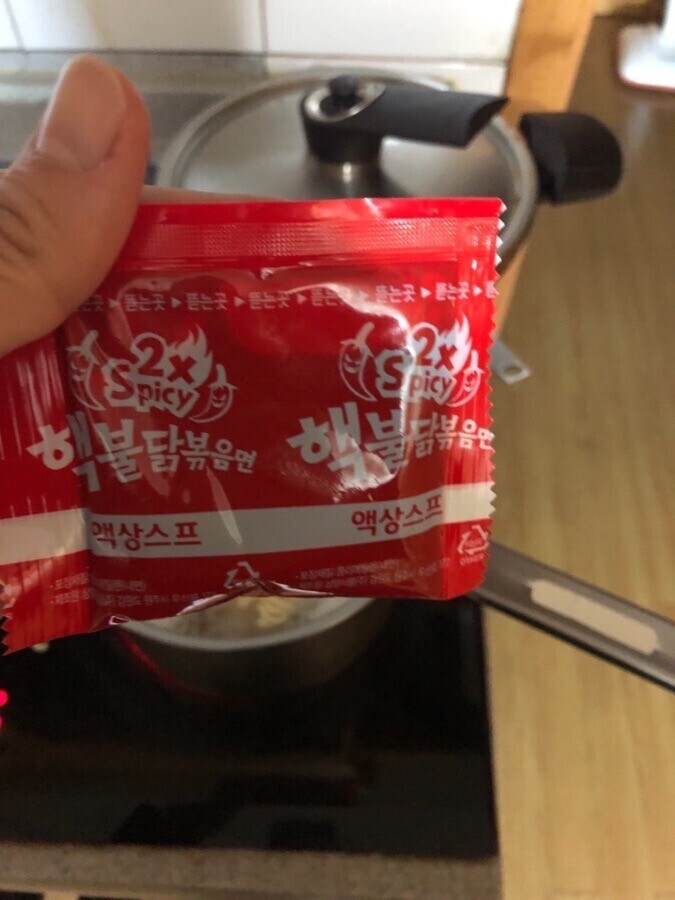 5년 전에 동생 아프다고 짜파게티 끓여줌_1.jpg