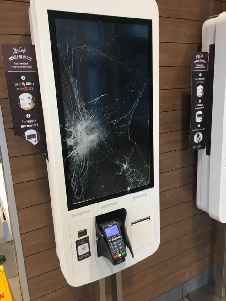 키오스크 이미지를 박살낸 원흉.jpg_2.jpg