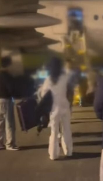 김해공항 화재에서 야무지게 자기짐 챙겨나오는 사람_1.jpg