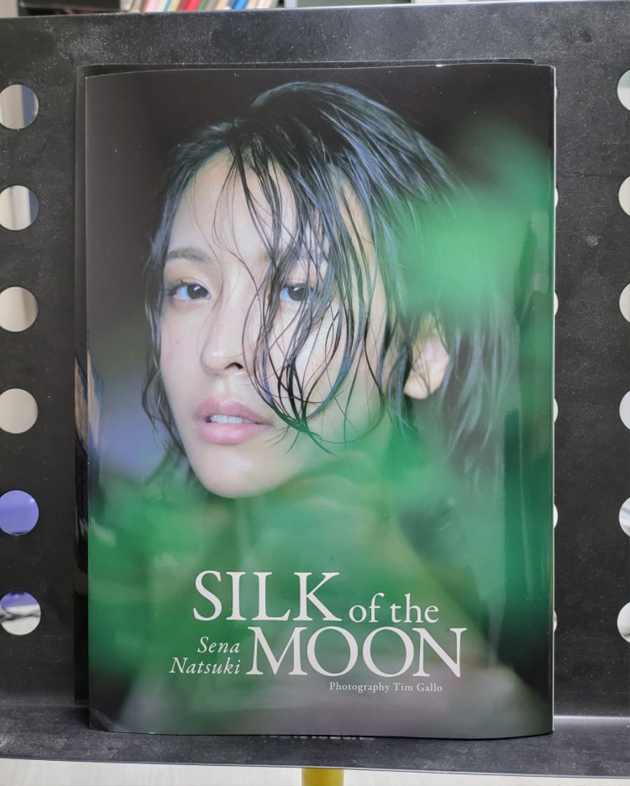 나츠키 세나 사진집 SILK of the MOON_2.jpg
