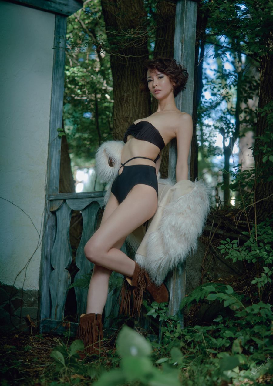 나츠키 세나 사진집 SILK of the MOON_14.png