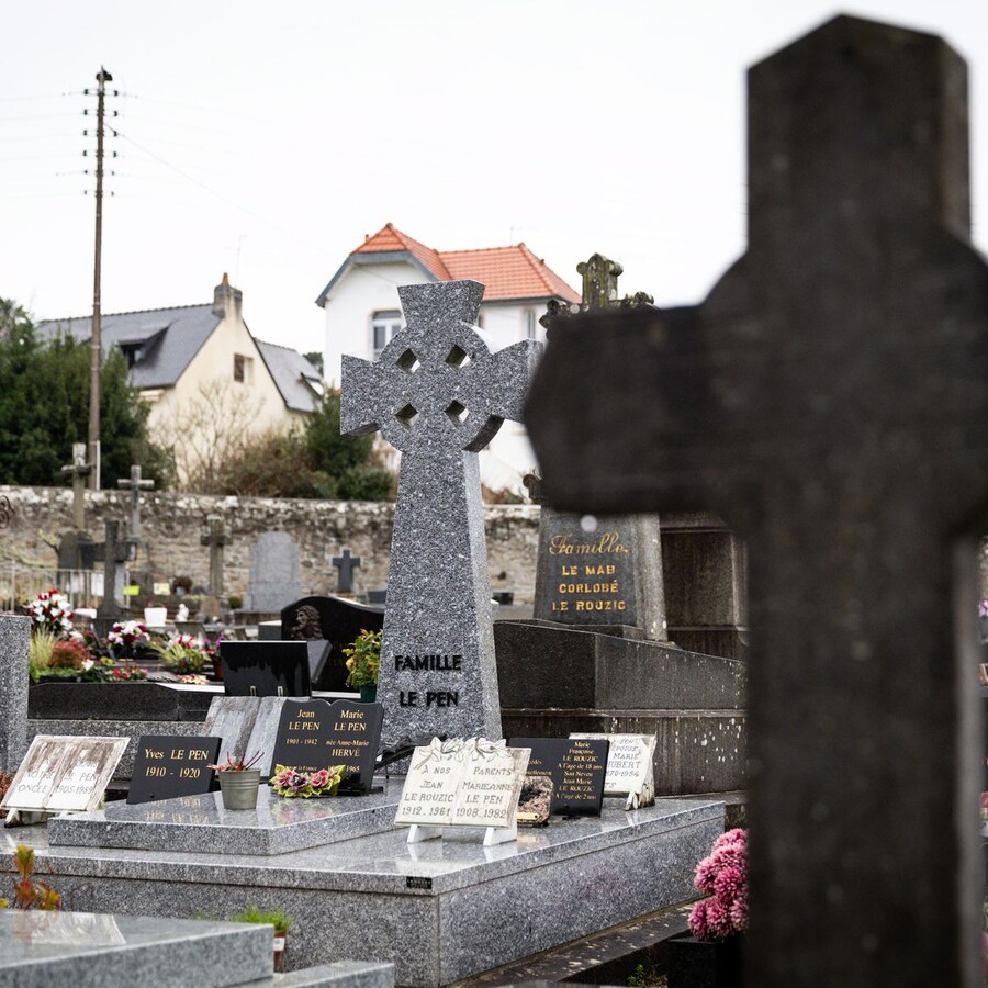 프랑스의 극우 정치인 르펜의 무덤 근황.news_4.jpg