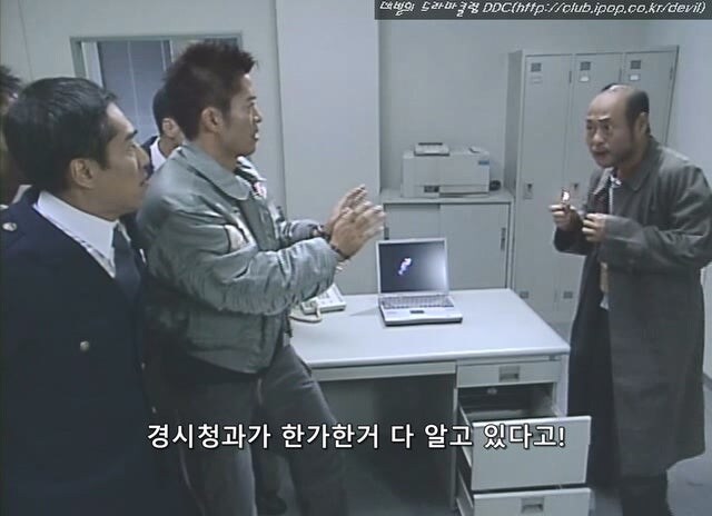일본 경시총감 ㄹㅇ 숨 넘어가는 상황 ㅋㅋ_18.jpg