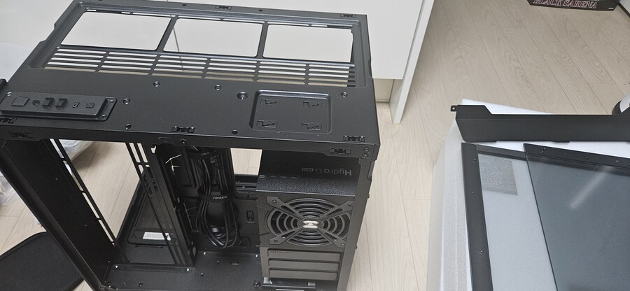 컴퓨터) 조립하려고 분해 중인데 죽겠네_1.jpg