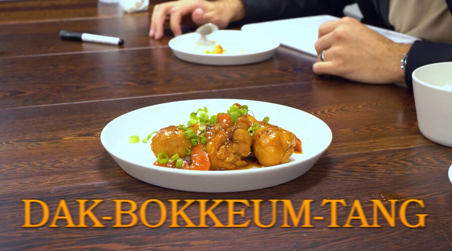 한국 음식 티어 정리 하는 미국 유튜버_28.jpg