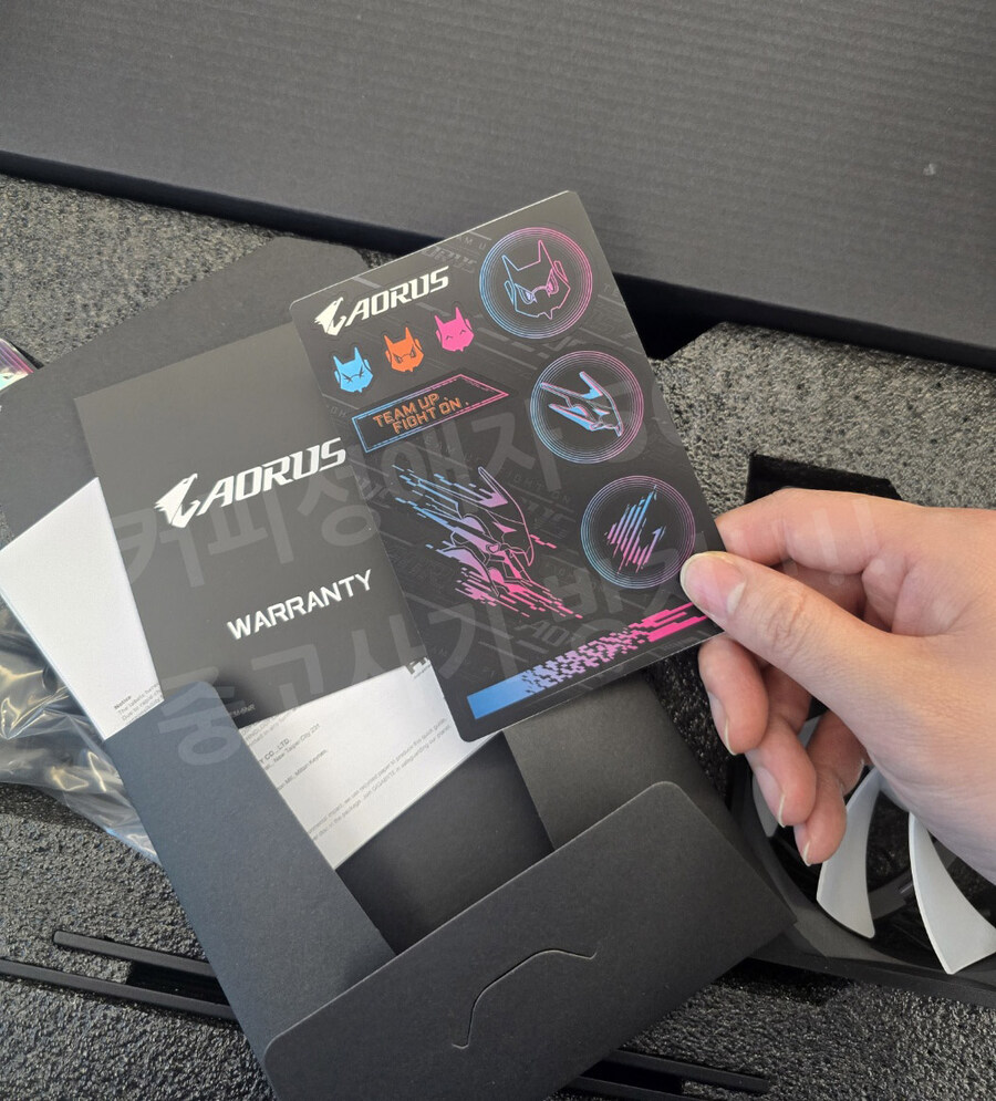 기가바이트 RTX5090 어로스 마스터 개봉기 [5090어마]_5.jpg