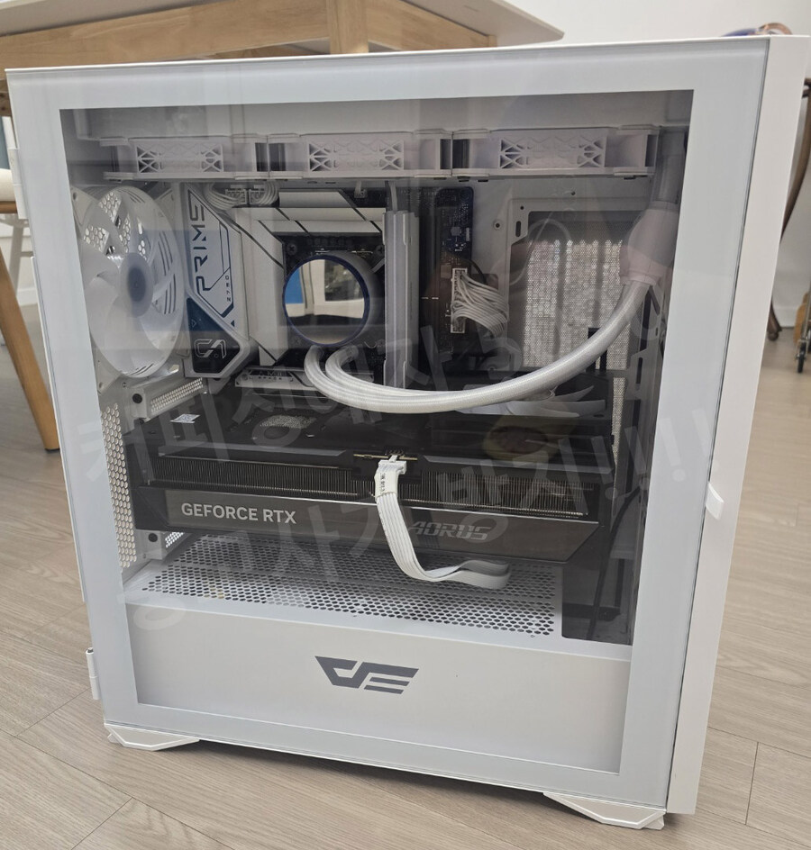 기가바이트 RTX5090 어로스 마스터 개봉기 [5090어마]_17.jpg