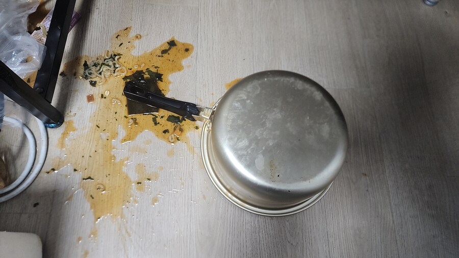 라면을 뒤집으면 뭐라고 하게?ㅋㅋㅋㅋㅋㅋㅋㅋㅋㅋㅋ_1.jpg