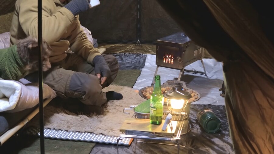 -5°C에 텐트에서 한국식 바베큐 하겠다는 외국인_14.jpg