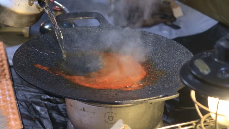 -5°C에 텐트에서 한국식 바베큐 하겠다는 외국인_21.jpg