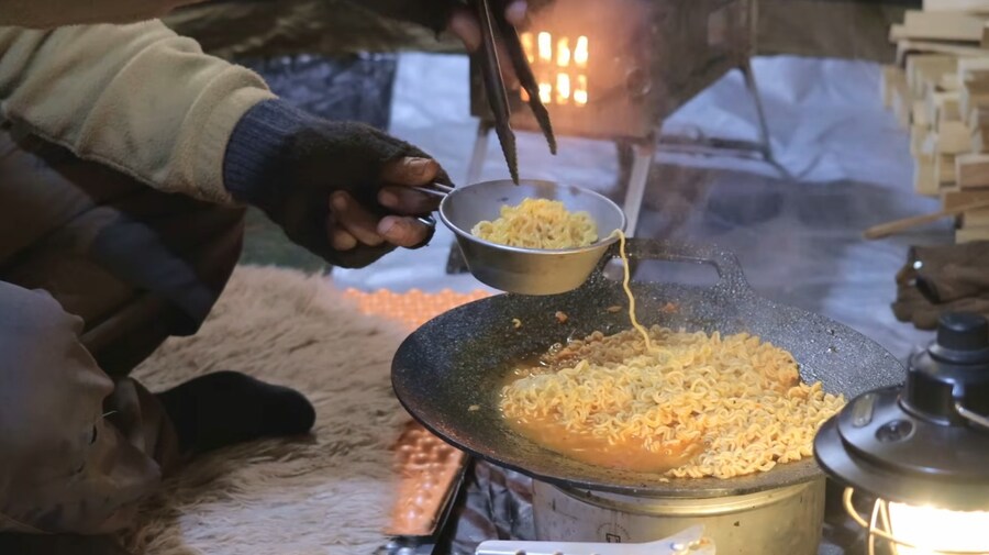 -5°C에 텐트에서 한국식 바베큐 하겠다는 외국인_29.jpg